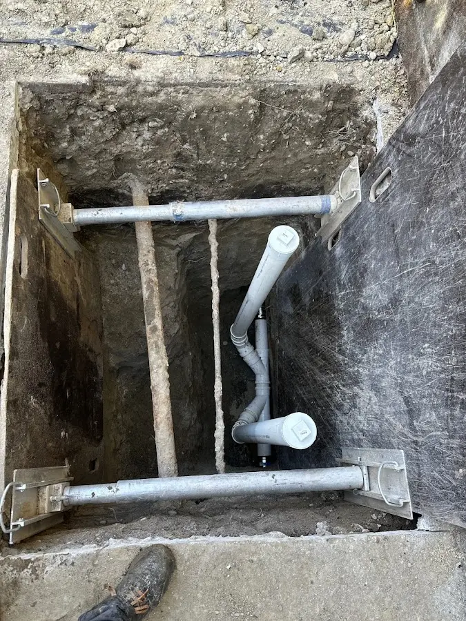 Experienced plumber completing Drain Cleaning work in Desert Palms